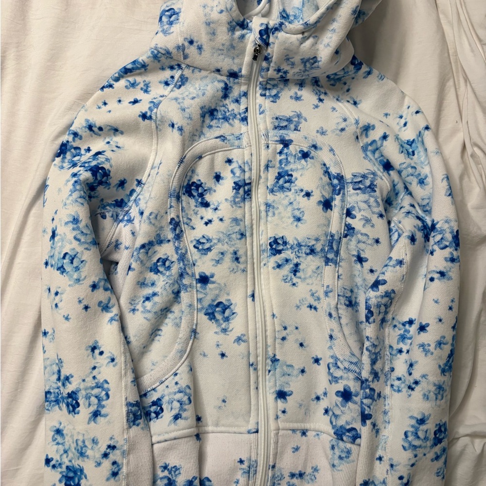 Lululemon sweatshirt